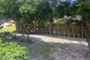 393 Bennington Ln, Lake Worth Beach, FL 33467 - Photo 16