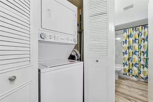 393 Bennington Ln, Lake Worth Beach, FL 33467 - Photo 14