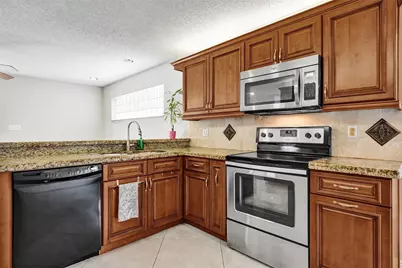 11064 Bismarck Place, Hollywood, FL 33026 - Photo 8