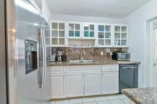 1574 NE 38th St, Oakland Park, FL 33334 - Photo 4