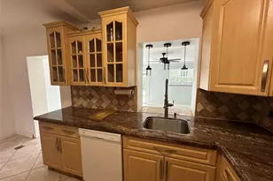 445 NE 109th St, Miami, FL 33161 - Photo 14