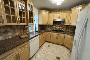 445 NE 109th St, Miami, FL 33161 - Photo 12