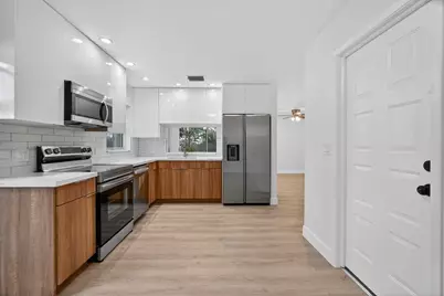 9870 NW 2nd Street, Plantation, FL 33324 - Photo 4