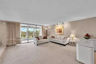 3960 Oaks Clubhouse Dr, Pompano Beach, FL 33069 - Photo 4