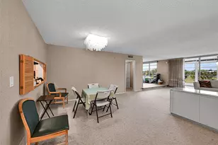 3960 Oaks Clubhouse Dr, Pompano Beach, FL 33069 - Photo 12