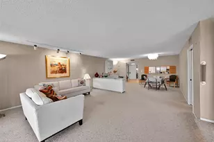 3960 Oaks Clubhouse Dr, Pompano Beach, FL 33069 - Photo 6