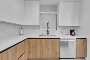 755 S Rainbow Dr, Hollywood, FL 33021 - Photo 2