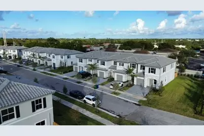 4611 NW 118th Avenue, Coral Springs, FL 33076 - Photo 2