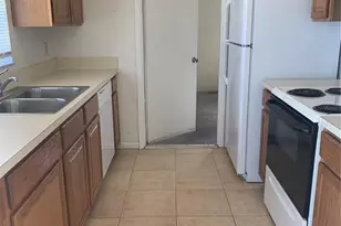 619 SE Clifton Ln, Port Saint Lucie, FL 34983 - Photo 2