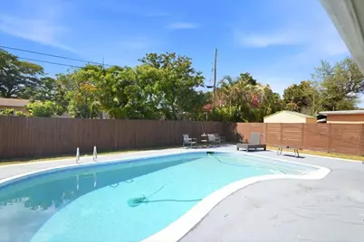 640 SW 68th Terrace, Pembroke Pines, FL 33023 - Photo 2