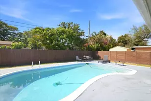 640 SW 68th Terrace, Pembroke Pines, FL 33023 - Photo 2
