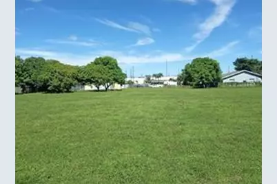 2014 NW 28th Street, Oakland Park, FL 33311 - Photo 2