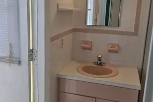 3948 NW 39th Ave, Lauderdale Lakes, FL 33309 - Photo 22