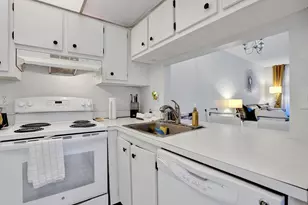 9480 Poinciana Pl, Davie, FL 33324 - Photo 6