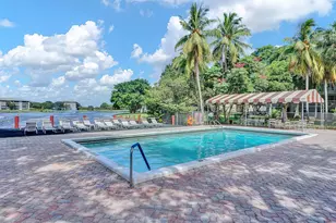 9480 Poinciana Pl, Davie, FL 33324 - Photo 18