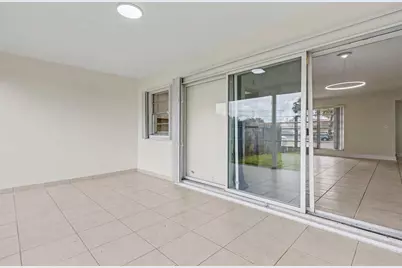 6821-6825 NW 11th Place #6825, Plantation, FL 33313 - Photo 8