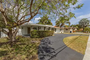 2255 NE 207th St, Miami, FL 33180 - Photo 2