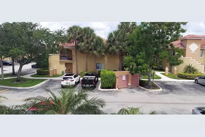 621 NW 78th Terrace #205, Pembroke Pines, FL 33024 - Photo 2