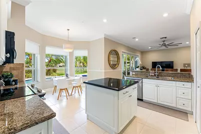 2527 Montclaire Circle, Weston, FL 33327 - Photo 10