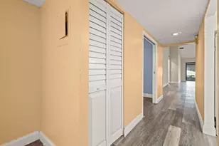 370 Fairway Cir, Weston, FL 33326 - Photo 8