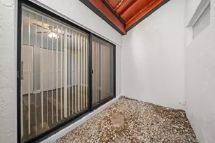 370 Fairway Cir, Weston, FL 33326 - Photo 34