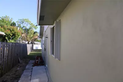 611 SW 1st Avenue, Boynton Beach, FL 33426 - Photo 4