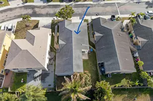 351 E Riverbend Dr, Sunrise, FL 33326 - Photo 28