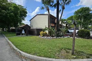 10191 Oleander Ct, Pembroke Pines, FL 33026 - Photo 4