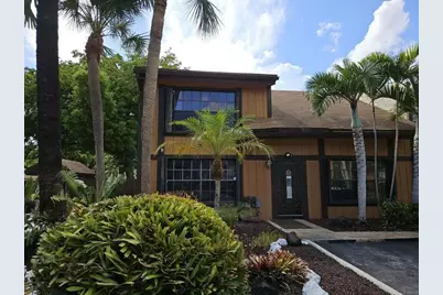 10191 Oleander Court, Pembroke Pines, FL 33026 - Photo 2