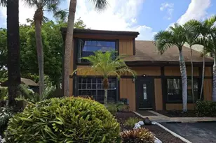 10191 Oleander Ct, Pembroke Pines, FL 33026 - Photo 2