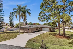 2002 SE Aneci St, Port Saint Lucie, FL 34984 - Photo 8