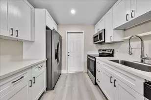 305 NE 8th St, Pompano Beach, FL 33060 - Photo 16