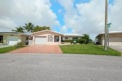 5807 NW 85th Avenue, Tamarac, FL 33321 - Photo 2
