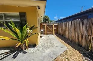 2036 NE 26th St, Wilton Manors, FL 33305 - Photo 10