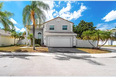 601 Lakeshore Terrace, Davie, FL 33325 - Photo 1