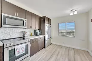 2200 S Cypress Bend Dr, Pompano Beach, FL 33069 - Photo 4