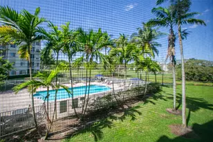 3600 Oaks Clubhouse Dr, Pompano Beach, FL 33069 - Photo 14