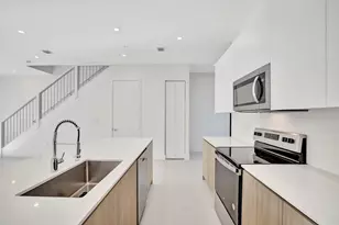 4208 NE 7th Terrace, Oakland Park, FL 33334 - Photo 12