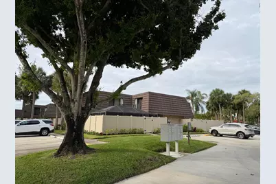 7622 N 76th Way #200, West Palm Beach, FL 33407 - Photo 4