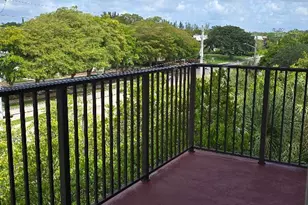 2801 Riverside Dr, Coral Springs, FL 33065 - Photo 4