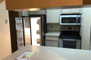 18352 NW 68th Ave, Hialeah, FL 33015 - Photo 8