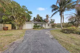 7730 W Lake Dr, Lake Clarke Shores, FL 33406 - Photo 2