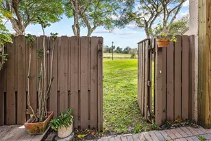 2136 SW 81st Way, Davie, FL 33324 - Photo 20