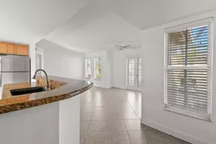 1040 Lake Shore Dr, West Palm Beach, FL 33403 - Photo 4