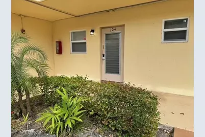 351 Cambridge Road #104, Hollywood, FL 33024 - Photo 2
