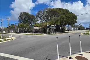 296 Alemeda Dr, Palm Springs, FL 33461 - Photo 4