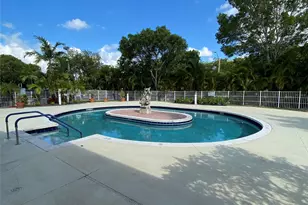 551 SW 135th Ave, Pembroke Pines, FL 33027 - Photo 24