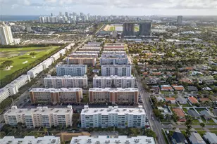 610 NE 12th Ave, Hallandale Beach, FL 33009 - Photo 28