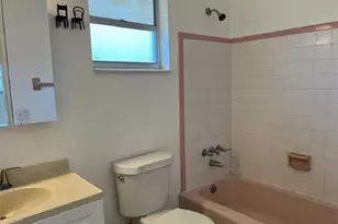 270 NE 40th St, Oakland Park, FL 33334 - Photo 10