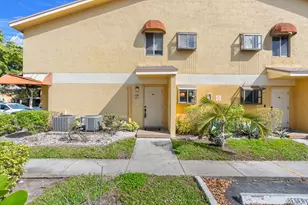 3053 N Oakland Forest Dr, Oakland Park, FL 33309 - Photo 4